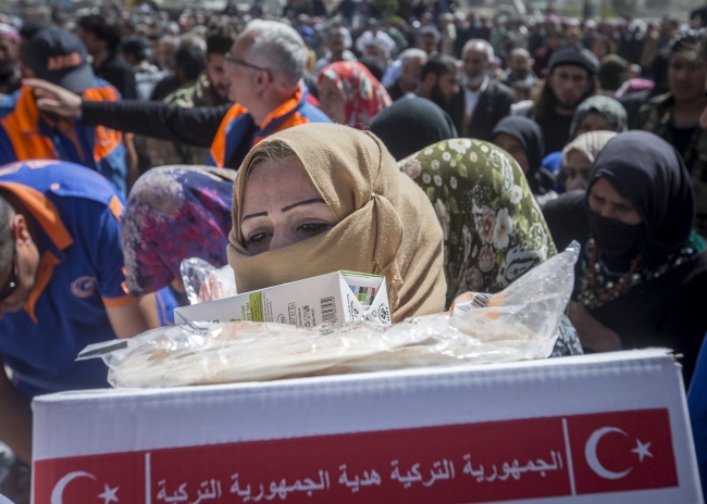 Afrin'de yardım seferberliği devam ediyor